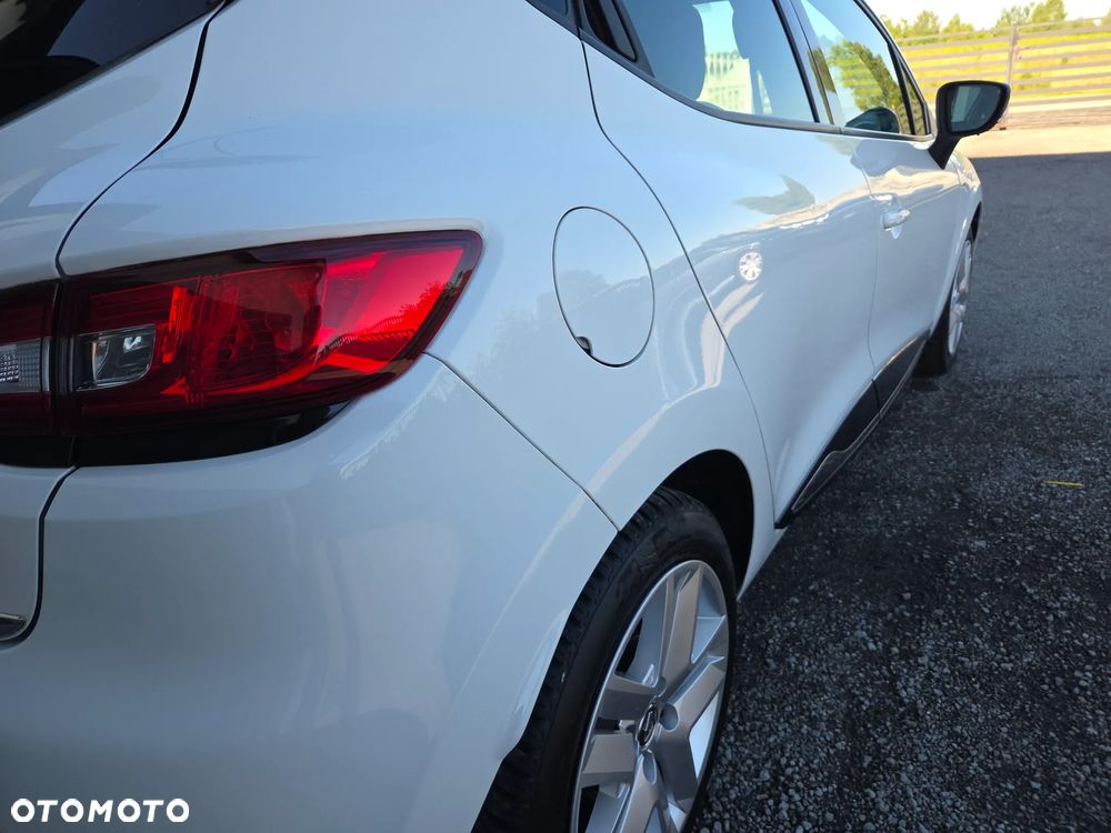 Renault Clio 1.2 16V 75 LIMITED - 19