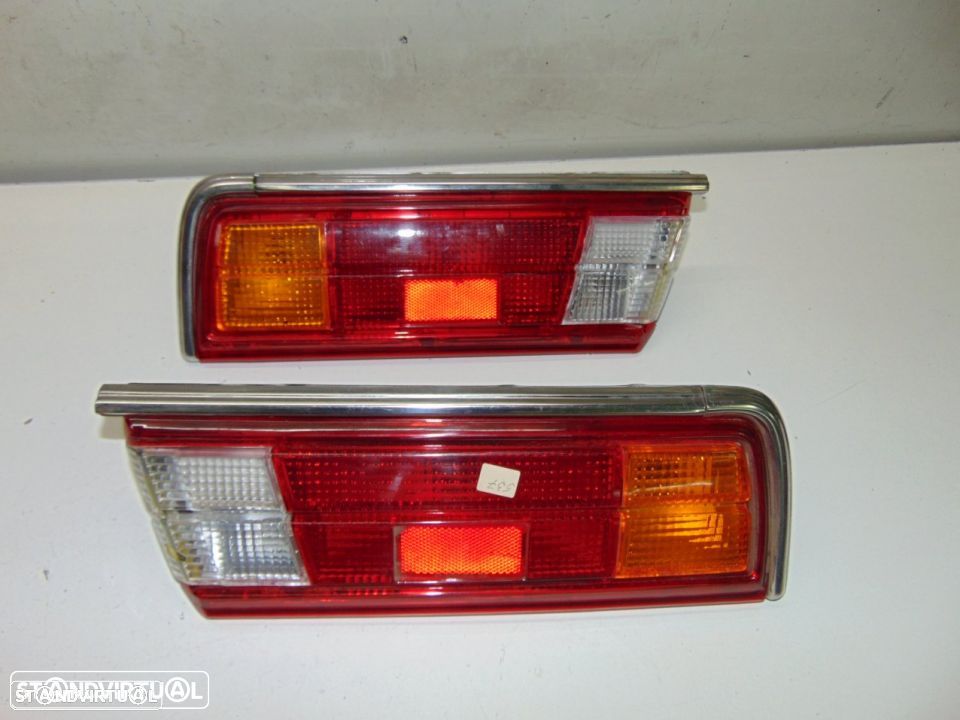 Toyota Corolla KE 30 2º modelo - farolins de trás NOVOS - 1