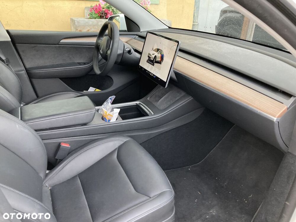 Tesla Model Y Standard - 10