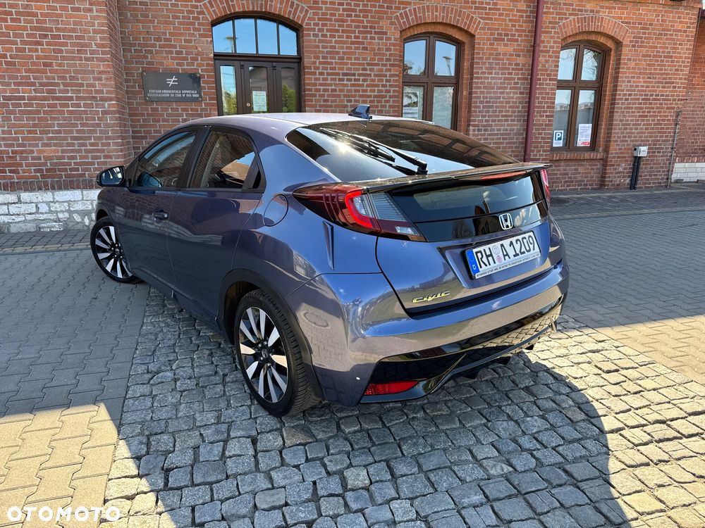 Honda Civic 1.8 i-VTEC Executive Black Edition - 16