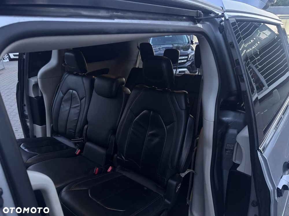 Chrysler Pacifica - 19
