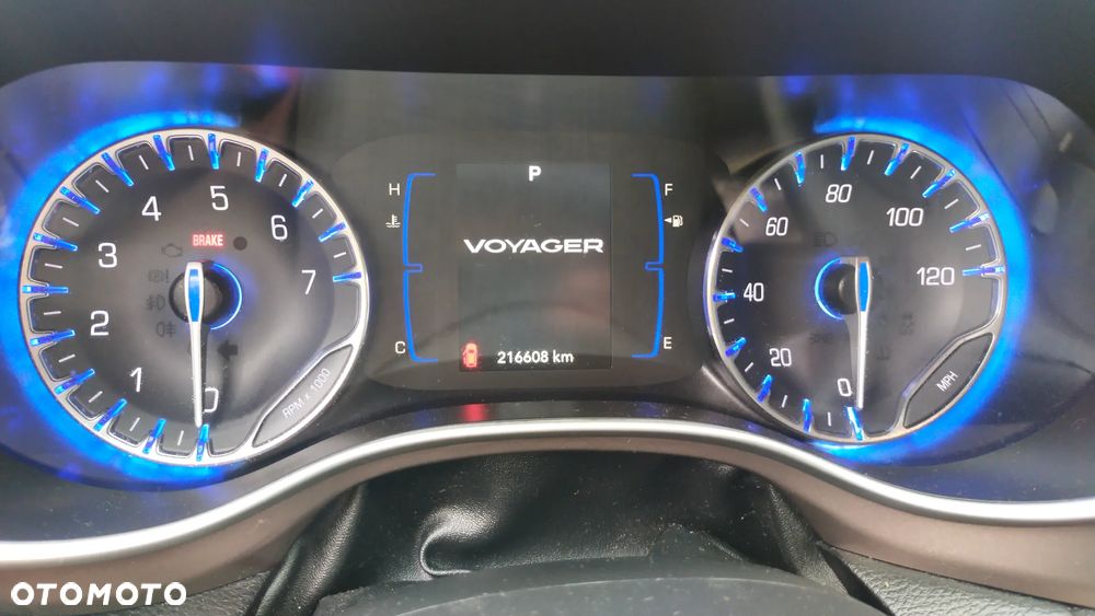 Chrysler Pacifica - 8