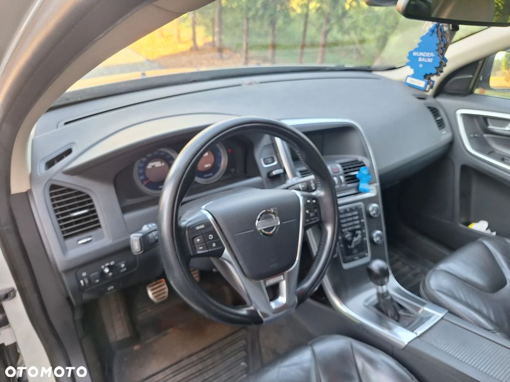 Volvo XC 60 D4 R-Design - 14
