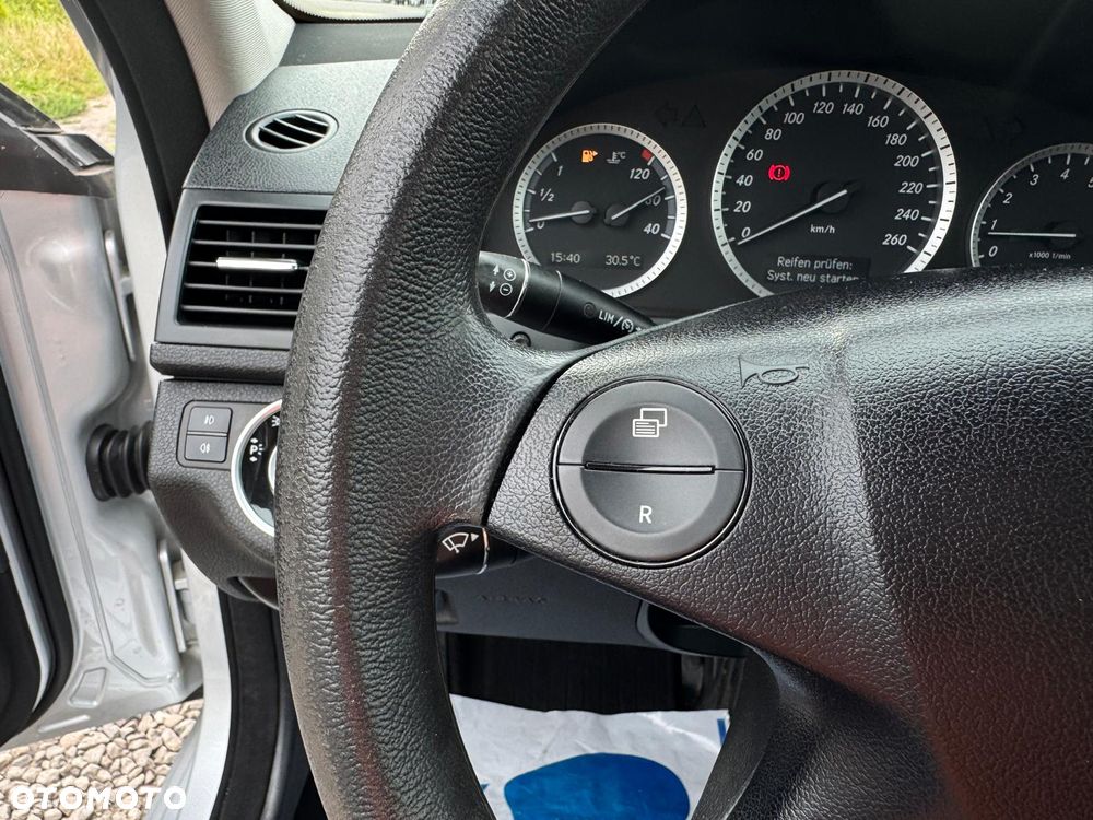 Mercedes-Benz Klasa C 180 BlueEFFICIENCY 7G-TRONIC Elegance - 30