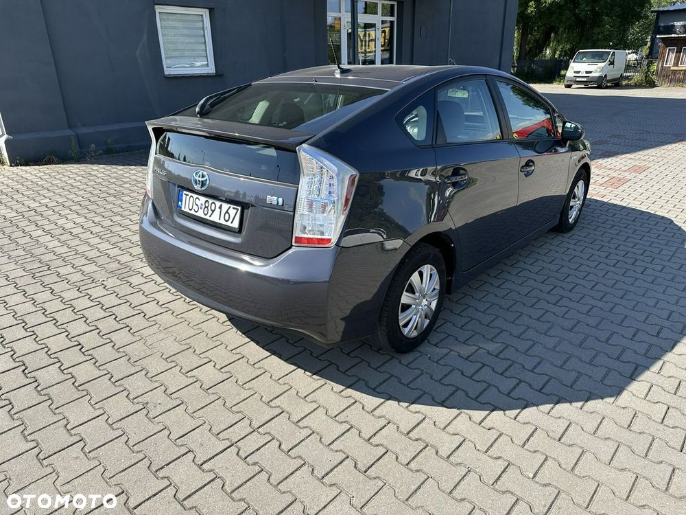 Toyota Prius - 4