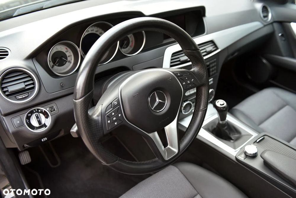 Mercedes-Benz Klasa C 180 BlueEFFICIENCY Avantgarde - 19