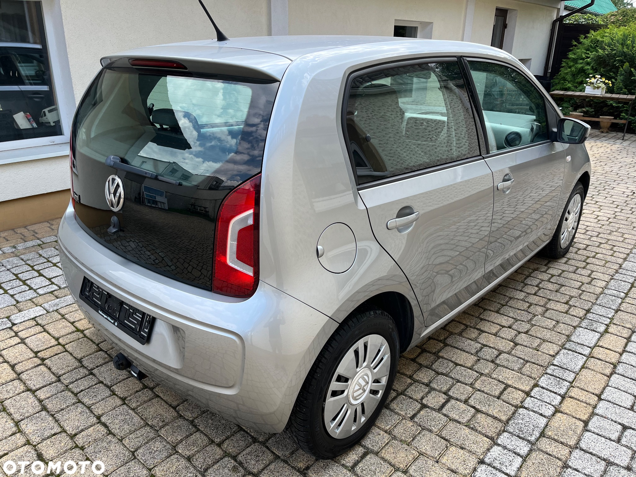 Volkswagen up! (BlueMotion Technology) ASG move - 3