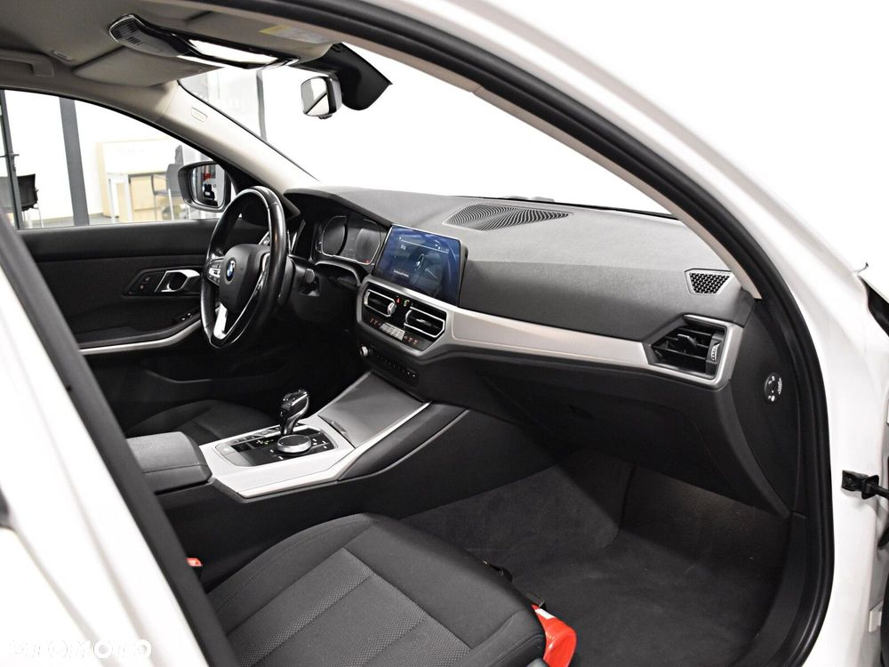BMW Seria 3 318i Advantage - 12