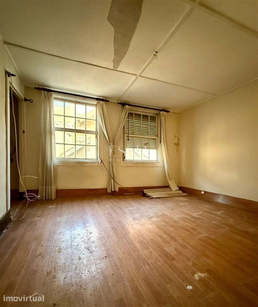 Apartamento Prédio T2 Vistas Mar para Remodelar na Foz do Douro - Grande imagem: 5/10