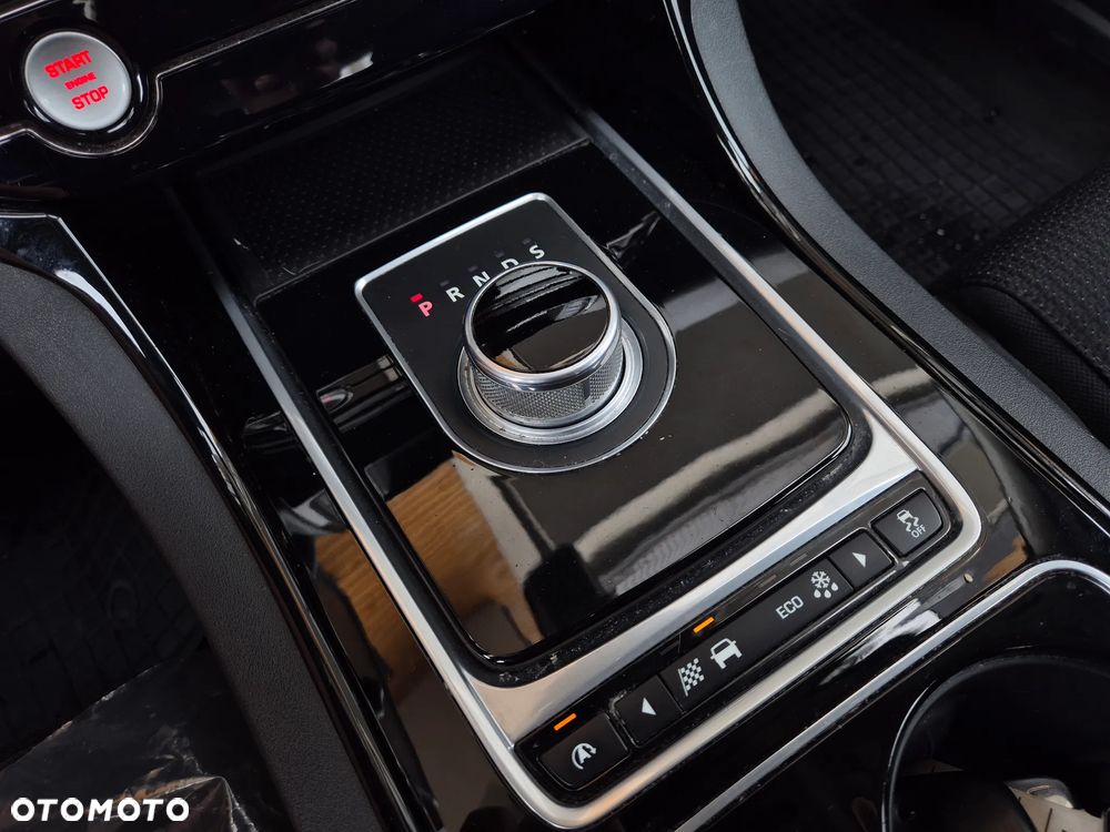 Jaguar XE 2.0 D Pure - 14