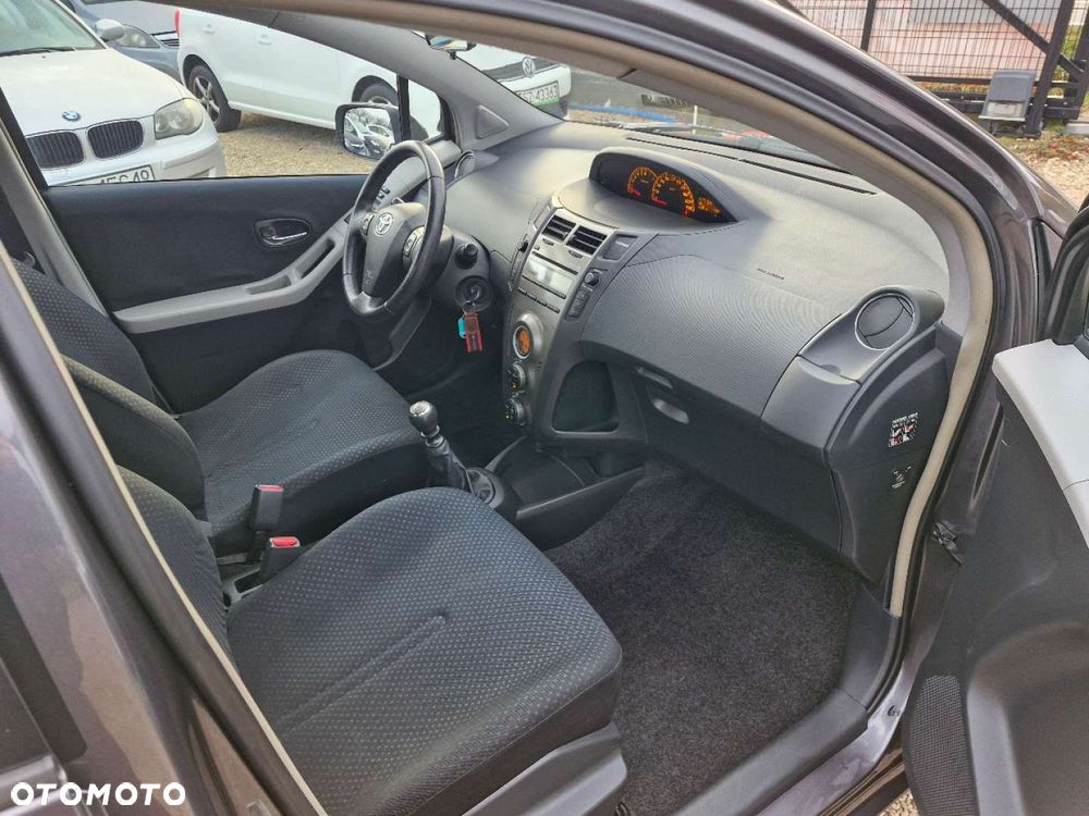 Toyota Yaris - 24
