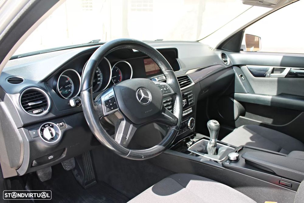 Mercedes-Benz C 220 d — fotografia 12
