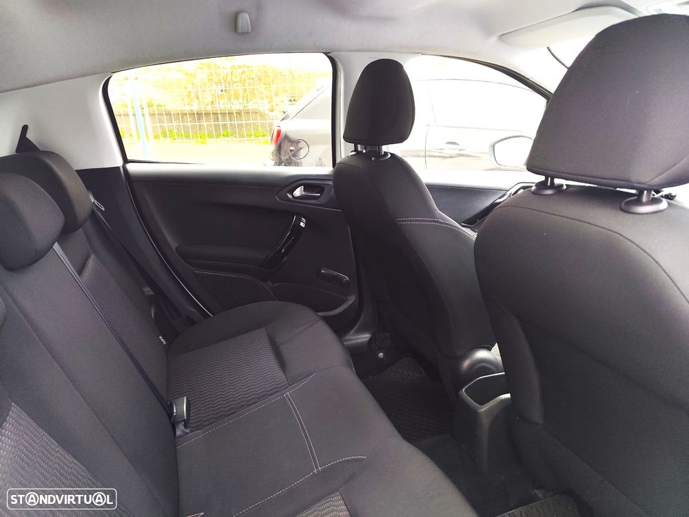 Peugeot 208 1.2 VTi SE Style - 15