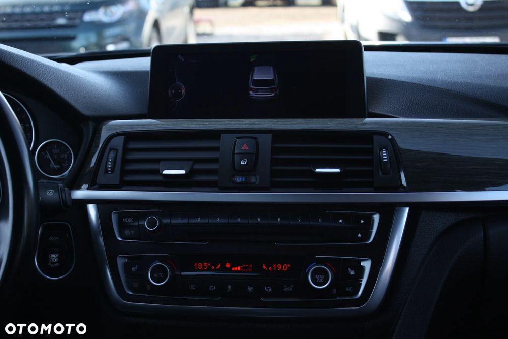 BMW Seria 3 328i Sport-Aut Luxury Line - 24