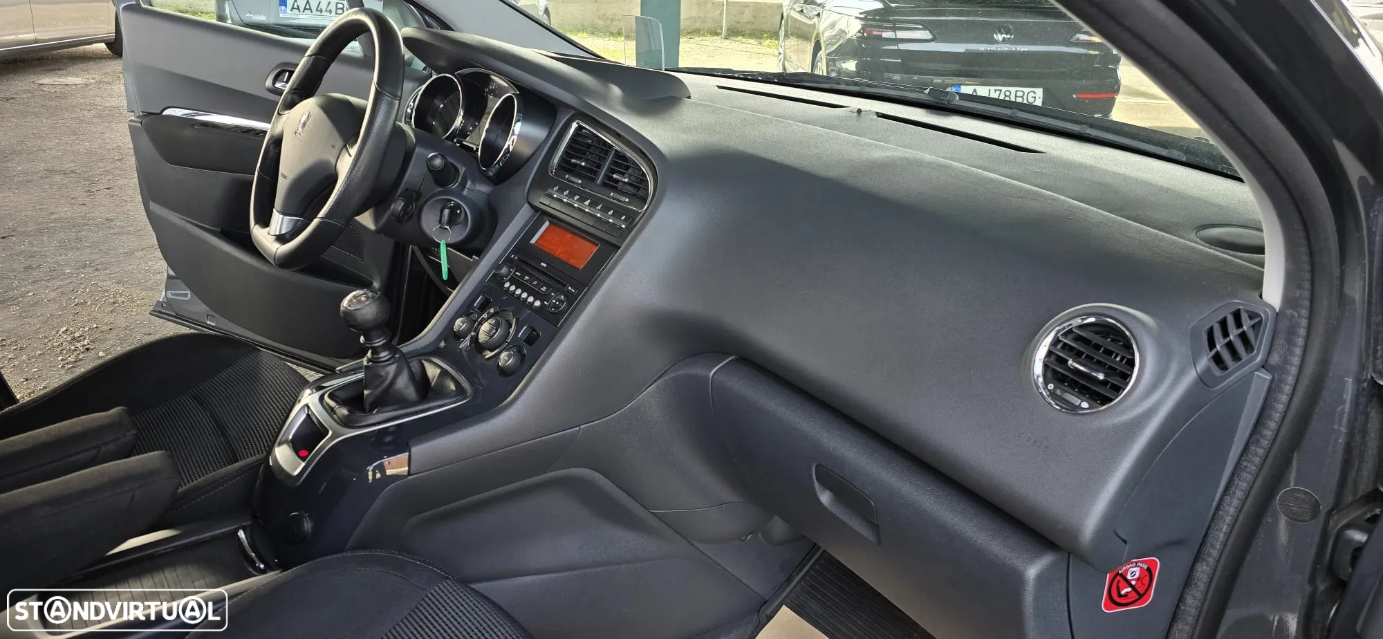 Peugeot 5008 2.0 HDi Executive JLL17 - 24