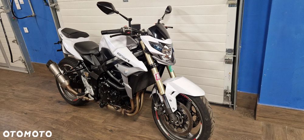 Suzuki GSR - 4