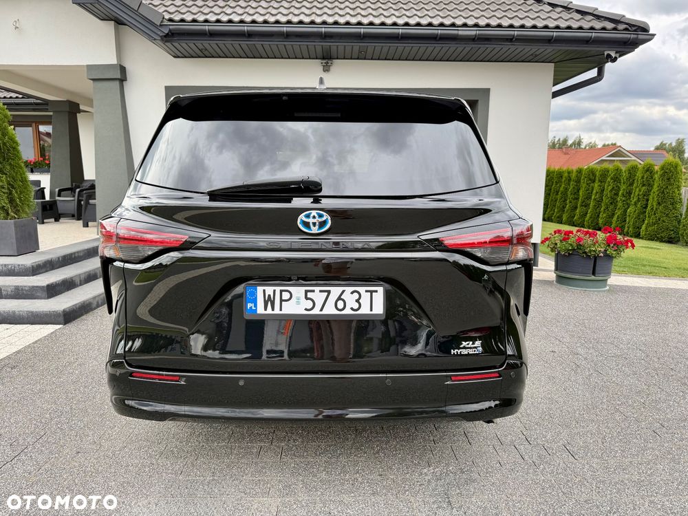 Toyota Sienna - 11