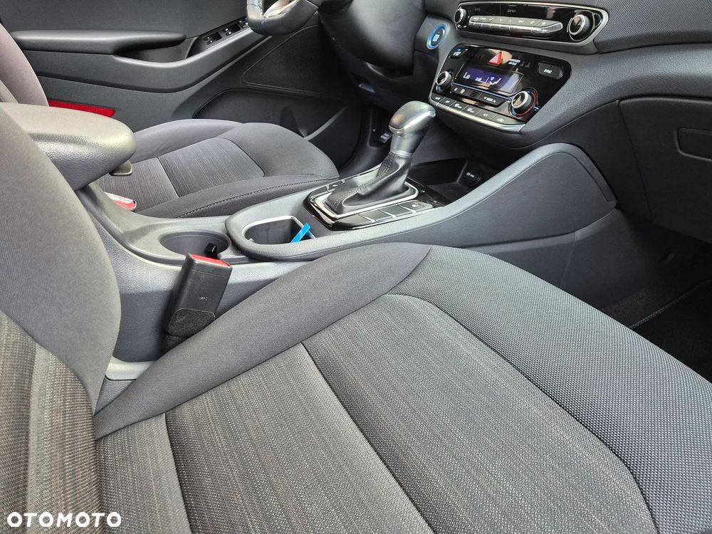 Hyundai IONIQ - 31
