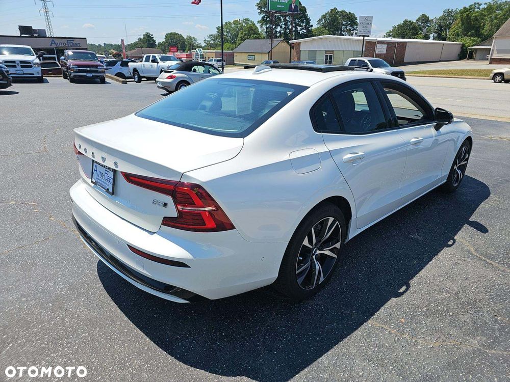 Volvo S60 B5 B AWD Plus Dark - 4