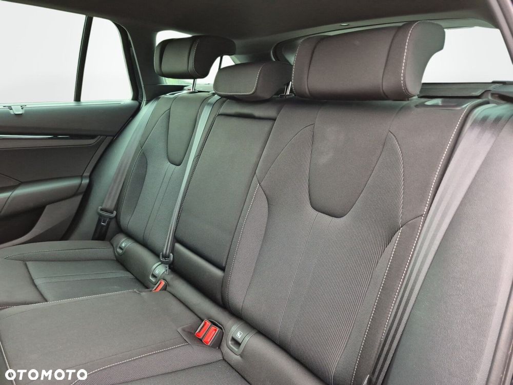 Skoda Octavia 2.0 TDI Sportline DSG - 13