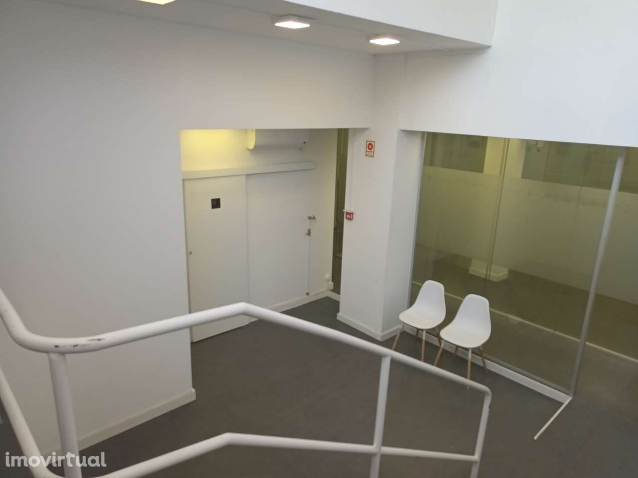 Loja para comércio e serviços na Estrada de Benfica. - Grande imagem: 2/13