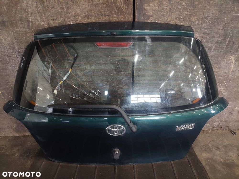 KOMPLETNY TYŁ KLAPA BAGAŻNIKA ZDERZAK TYŁ LAMPY TOYOTA YARIS I 6R4 - 7