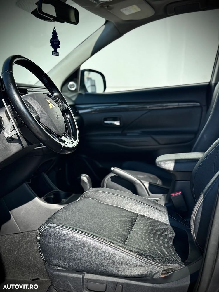 Mitsubishi Outlander - 8