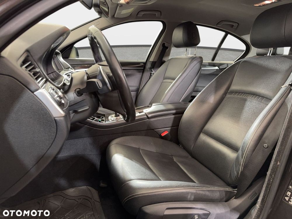 BMW Seria 5 - 12