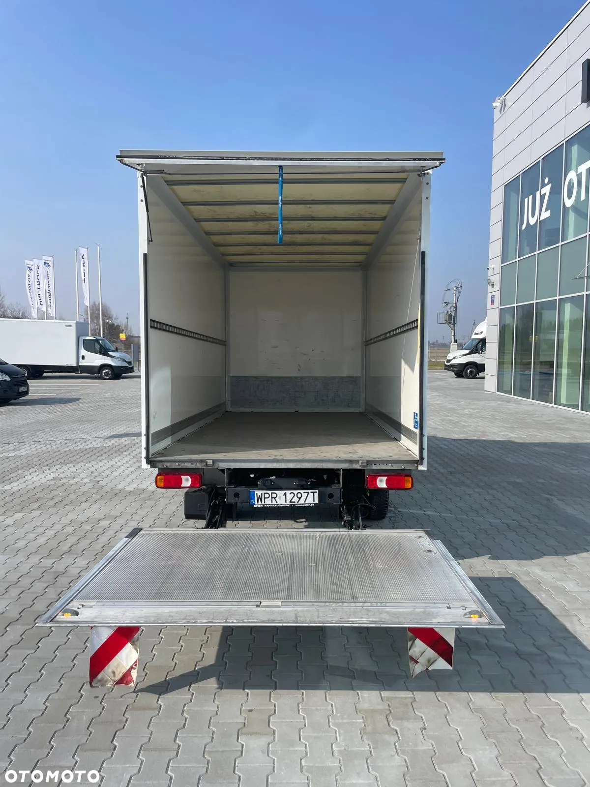 Iveco Kontener 8EP Winda 750kg Bliźniaki - 11