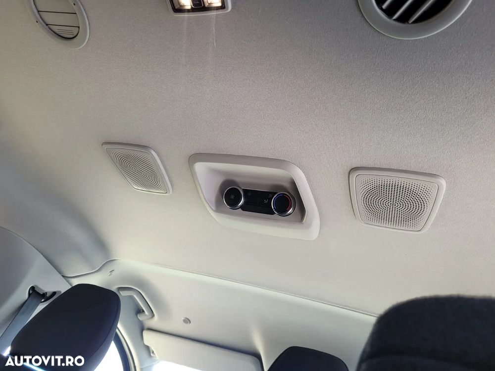 Volkswagen Caravelle - 14