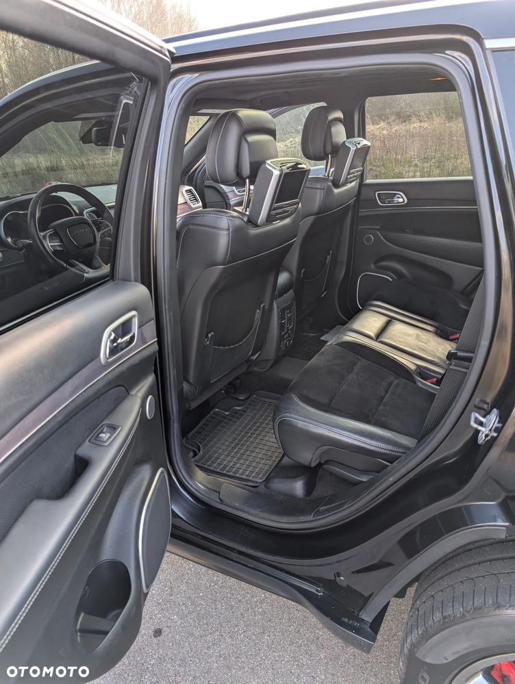 Jeep Grand Cherokee SRT - 11
