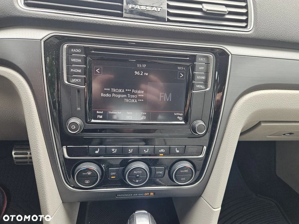 Volkswagen Passat 2.0 TSI Elegance DSG - 24