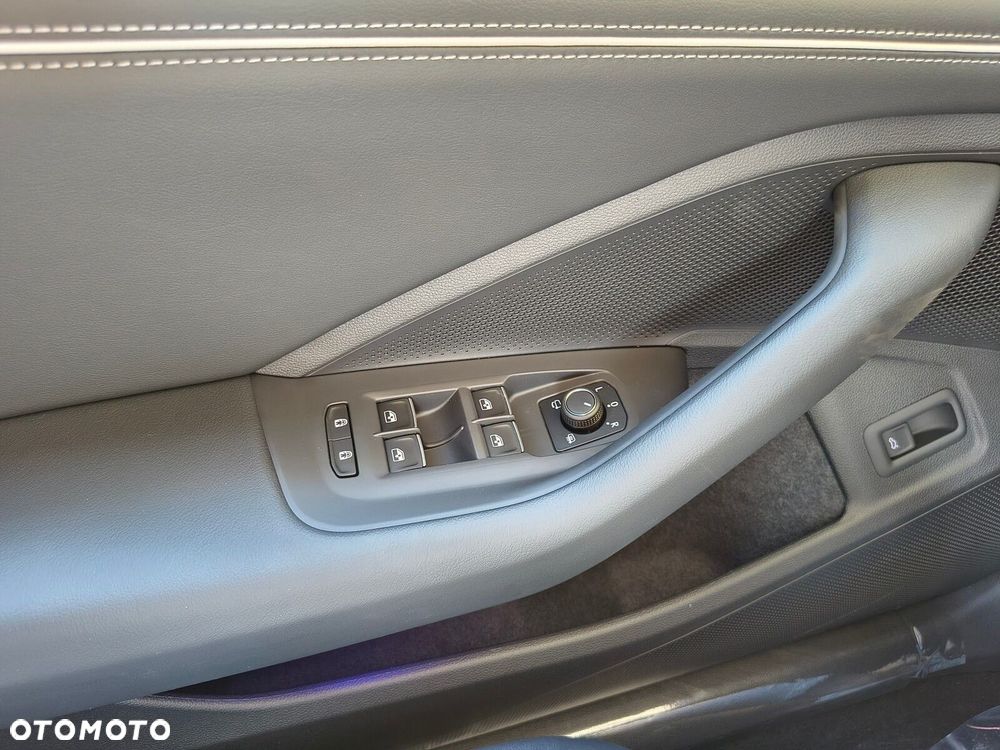 Volkswagen Passat - 25