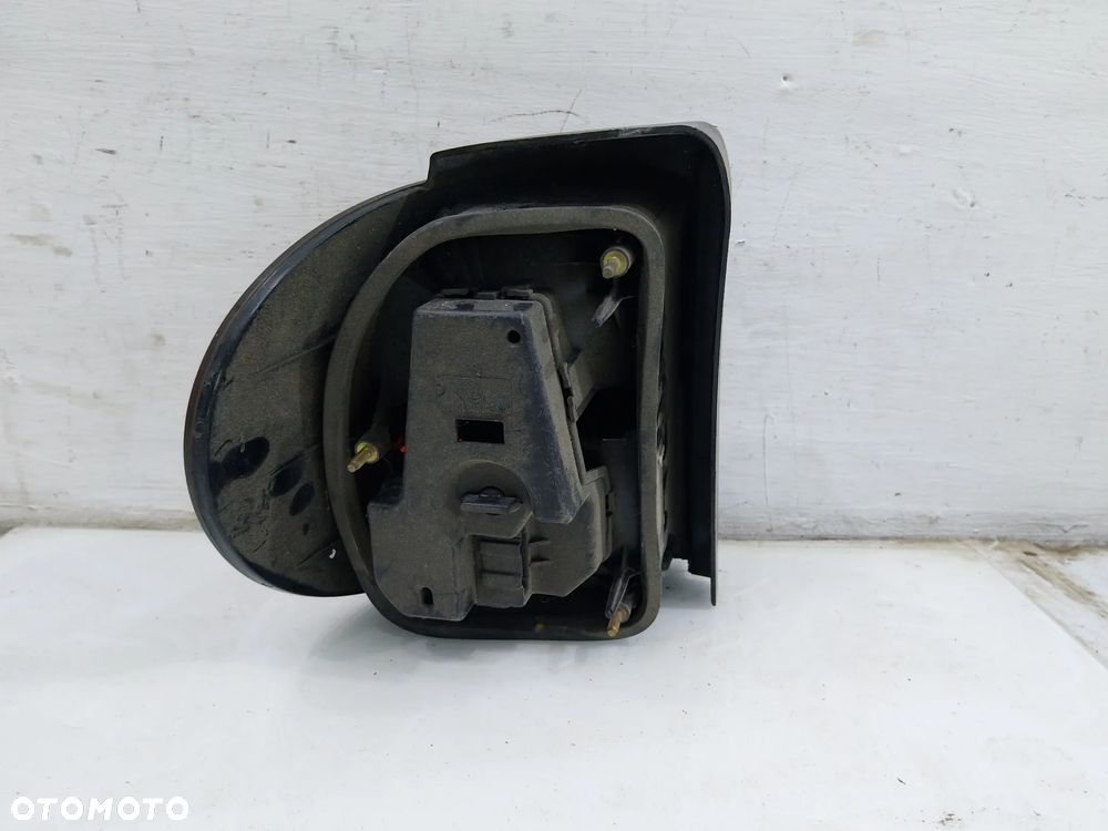 LAMPA PRAWY TYŁ TYLNA PRAWA W BŁOTNIK VW SHARAN MKI 7M0945258A - 2