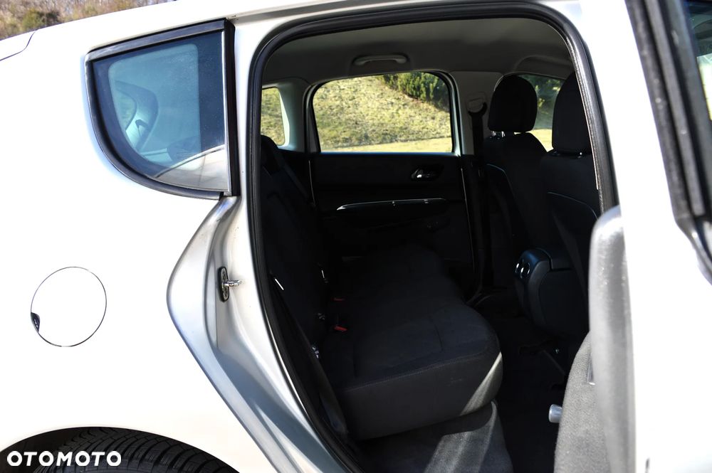 Peugeot 3008 1.6 HDi Premium - 12
