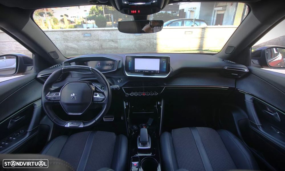 Peugeot e-2008 - 12
