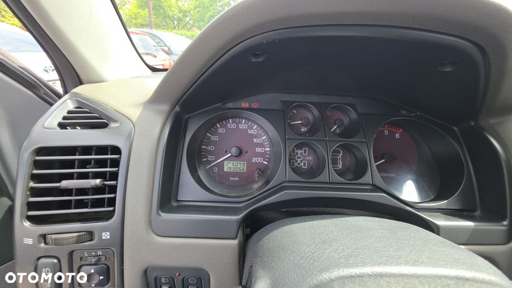 Mitsubishi Pajero - 8