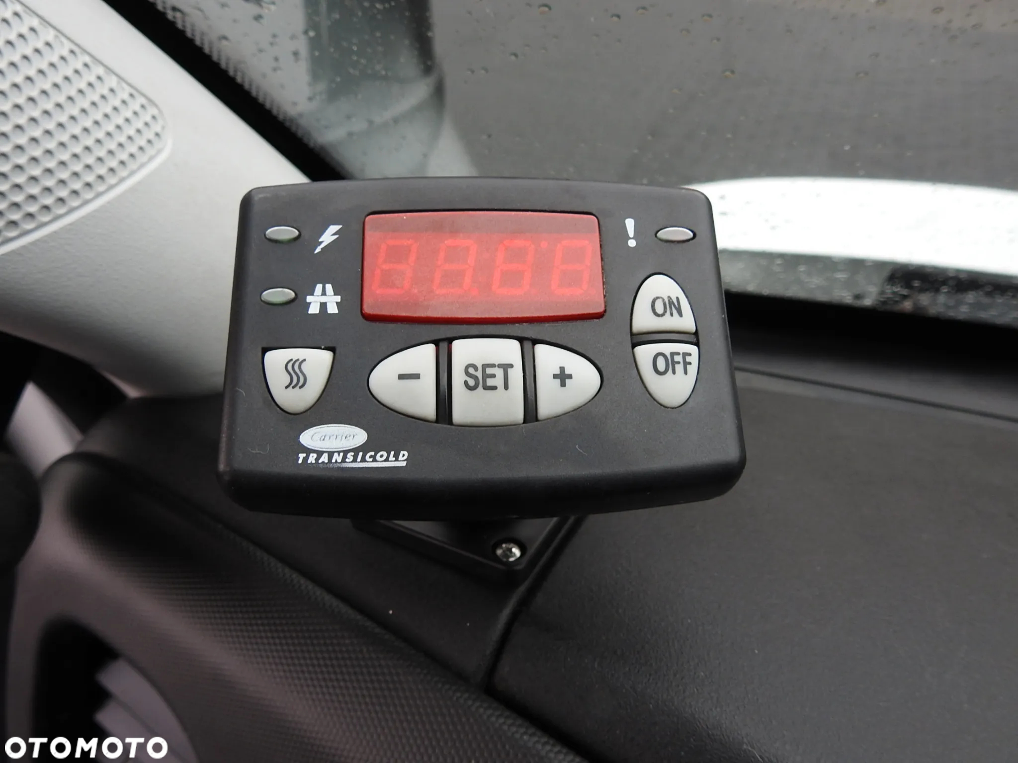 Iveco DAILY 70C17 CHŁODNIA 0*C WINDA 9 PALET ZASILANIE 230V TEMPOMAT KLIMATYZACJA PNEUMATYKA AUTOMAT HI-MATIC BLIŹNIACZE KOŁA 170KM [ 105235 ] - 34
