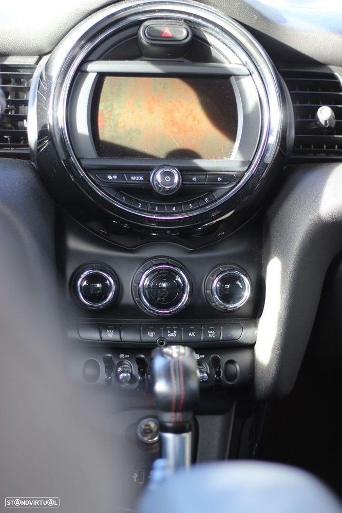MINI 5 Portas Cooper SD Auto Desportiva - 19