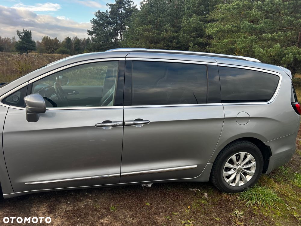 Chrysler Pacifica - 2