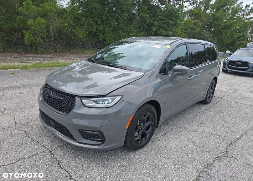 Chrysler Pacifica - 2