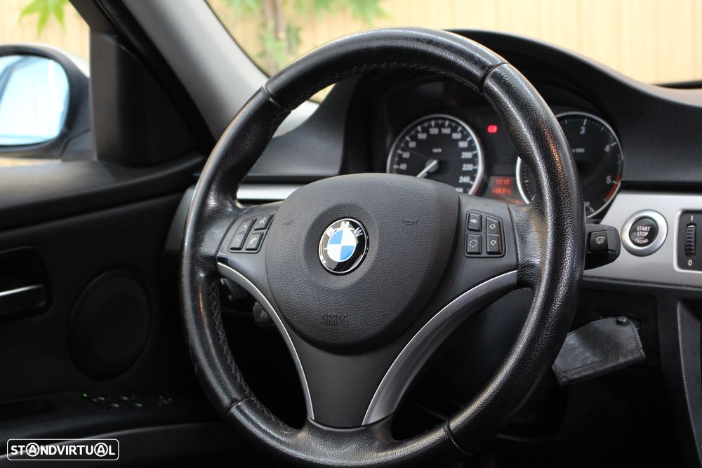 BMW 320 d Dynamic - 44