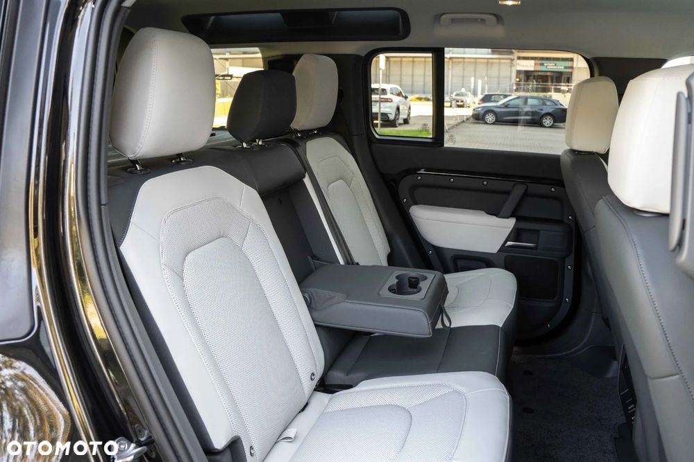 Land Rover Defender 3.0 D250 mHEV S - 30