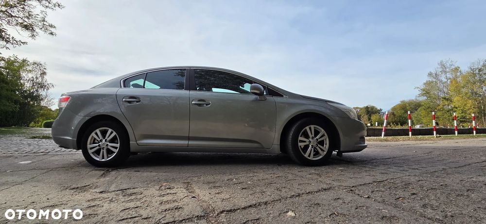 Toyota Avensis - 8
