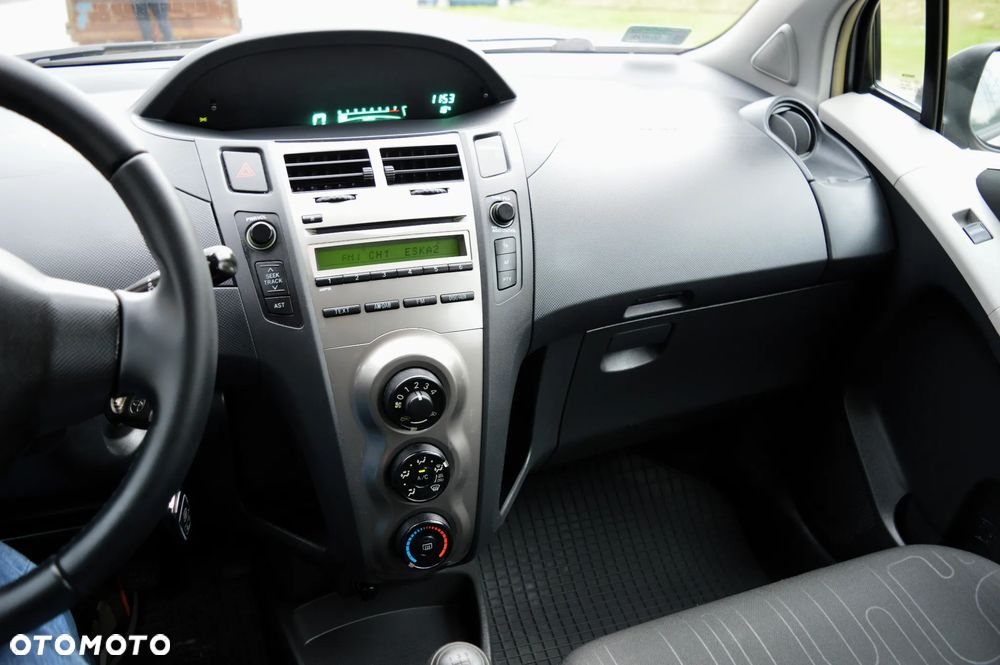 Toyota Yaris 1.0 Terra - 16