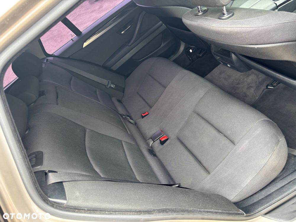 BMW Seria 5 520d - 29