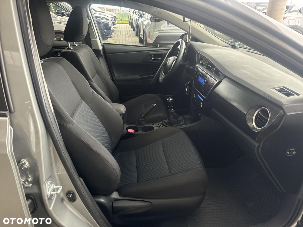 Toyota Auris - 12
