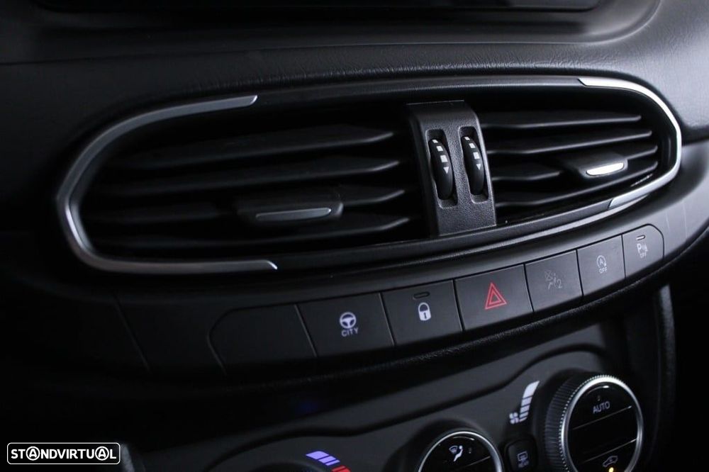 Fiat Tipo Station Wagon Cross 1.0 GSE T3 Cross - 29