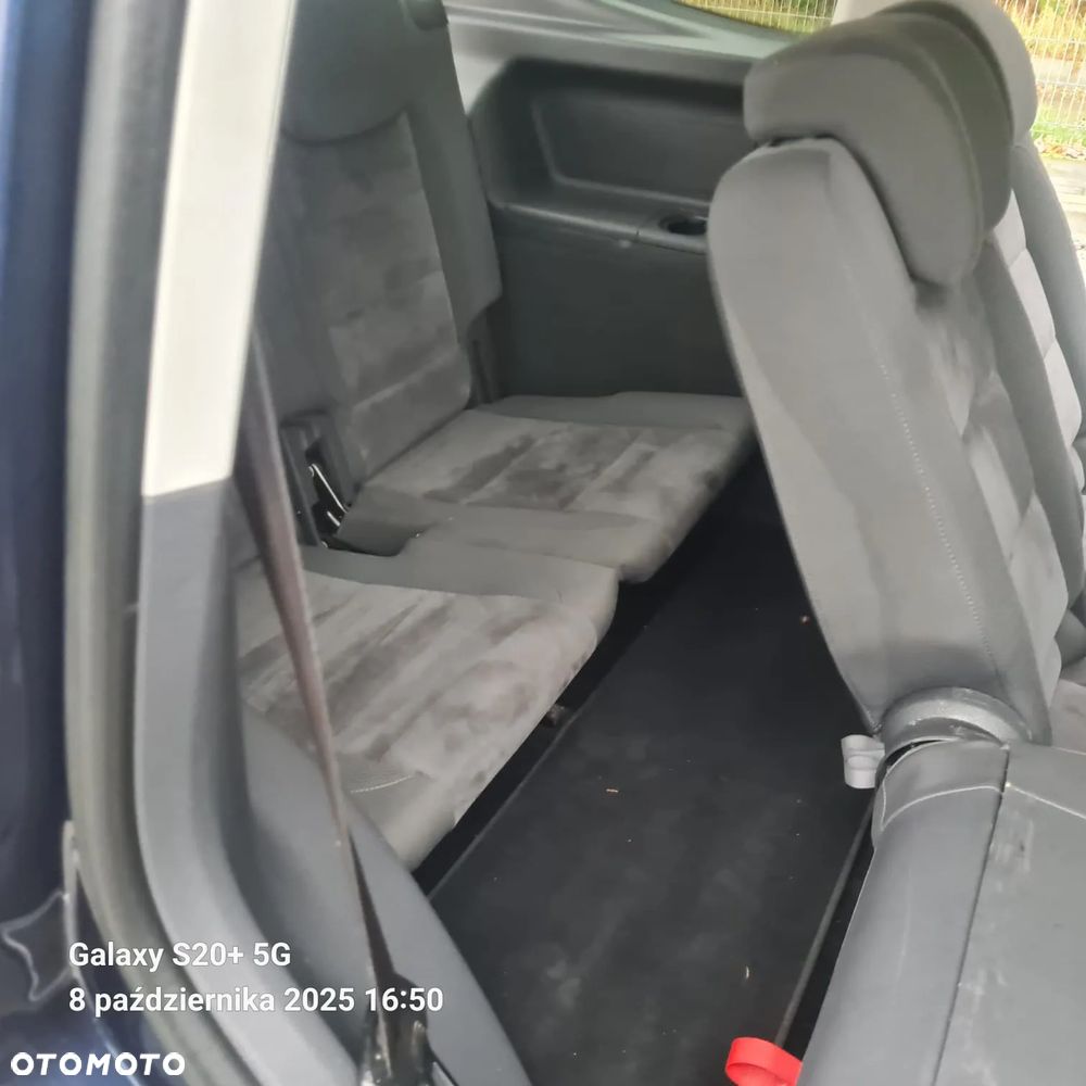 Volkswagen Touran 2.0 TDI DPF Highline - 24