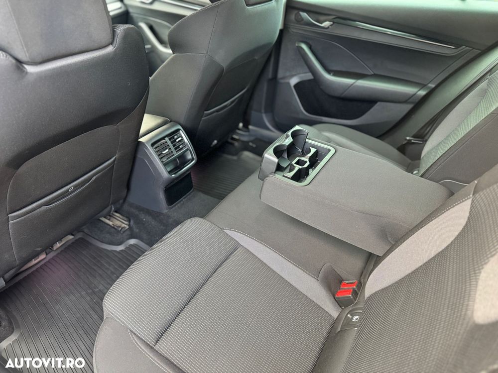 Skoda Octavia 2.0 TDI First Edition - 8